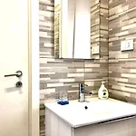 Yhome | J Stadium - Toscana Apartments